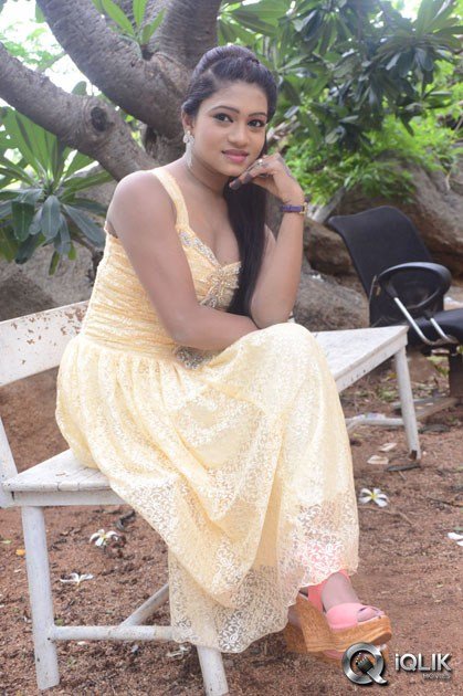 Bannisha-At-Lovers-Park-Movie-Opening